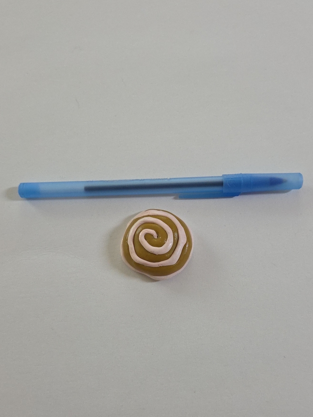 Handmade Clay Cinnamon Roll Magnet - Picture 2 of 3